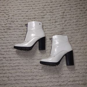Simply Vera white o ring boot